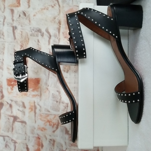 New Givenchy Elegant Studded Leather Sandals - Picture 6 of 12
